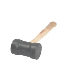 Mazo Con Cabeza De Hule Negro Mango De Madera 22 oz Urrea